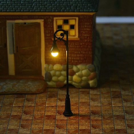 Lot de 5 mini lampadaires LED en plastique échelle 1/100 pour bacs à sable, jardins miniatures, villes
