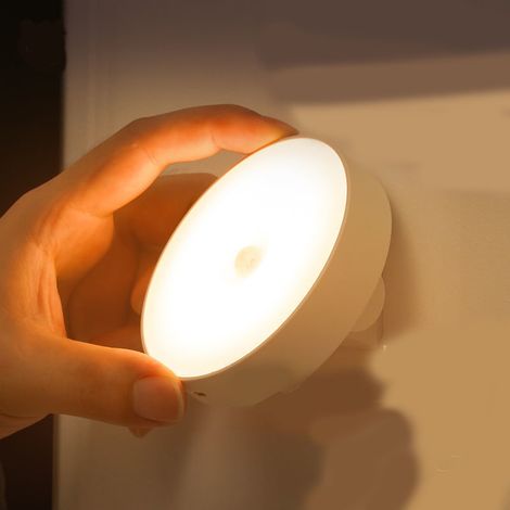 Veilleuse LED avec détecteur de mouvement - Lot de 2 veilleuses à piles USB avec trois modes marche/arrêt - lumière blanche - Pour enfants, adultes, salle de bain, placard, escaliers, couloir, cuisine (1/5)