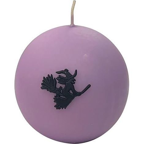 Bougie boule Halloween diamètre 10 cm – Couleur pourpre – avec décorations en forme de sorcière en cire – Idée cadeau : avec sac en tissu (1/5)