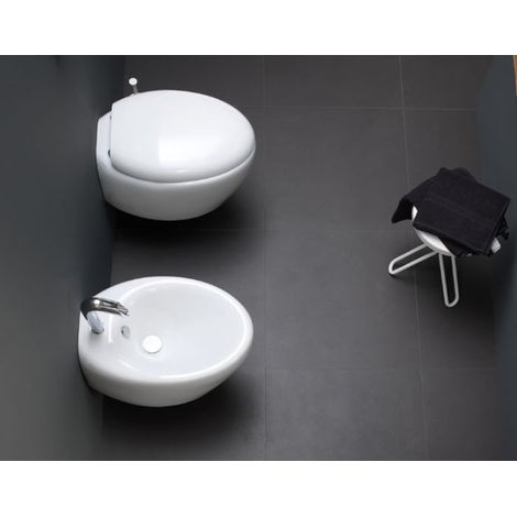 Sanitari Touch sospesi senza brida con sedile softclose di (1/3)