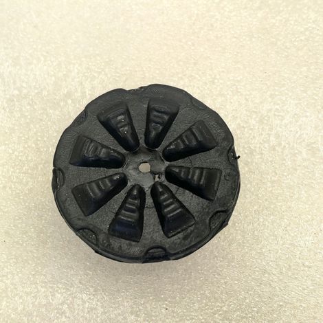 21506--00Q0B is suitable for the lower rubber pads of the radiator in the 2021 Nissan Sylphy B18 Kicks P15. (1/4)