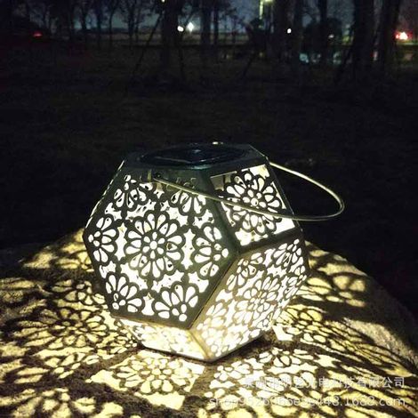 Lanterne Solaire LED Exterieur Lampe Solaire de Jardin Exterieur Suspendue Étanche Lumière Accrochant Éclairage Décorative Forme de Diamant pour Jardin Patio Pelouse Couloir Allée - Argent (1/5)