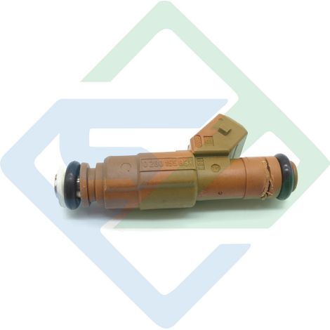 The 4-hole fuel injector 0280155831 is suitable for Volvo S60, V70, C70, S80, XC90 sedans and station wagons. (1/5)