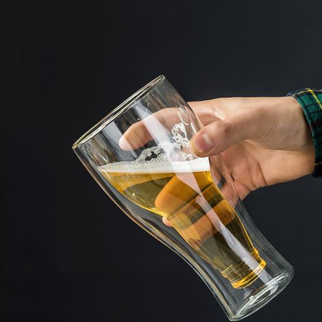 Doppelwandige Biergläser halten das Bier länger frisch. Wunderschöne, einzigartige isolierte Biergläser für die Hausbar.