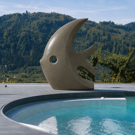Wanda Collection – Sculpture poisson 100 cm en fibro-ciment gris – Résistant aux intempéries – Effet béton – Décoration extérieure élégante