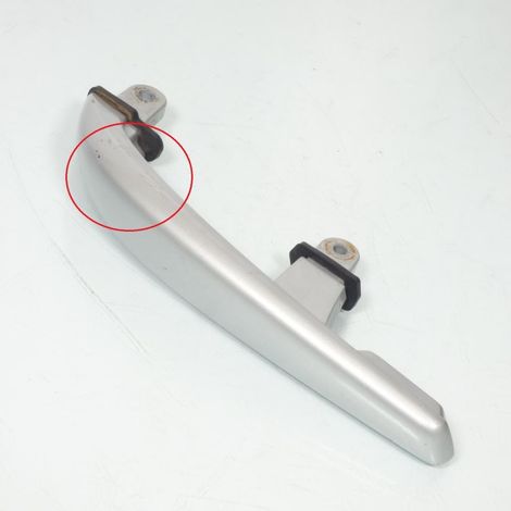 [PRODUIT D'OCCASION] Poignée passager origine pour Scooter Yamaha 125 Xmax 2006 à 2009 (1/3)