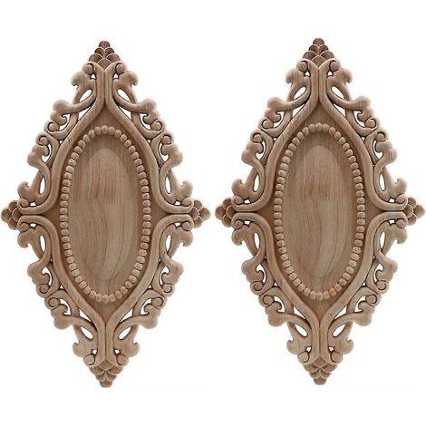 Cadre photo européen en bois clair non peint, orné d'appliques sculptées. (1/5)