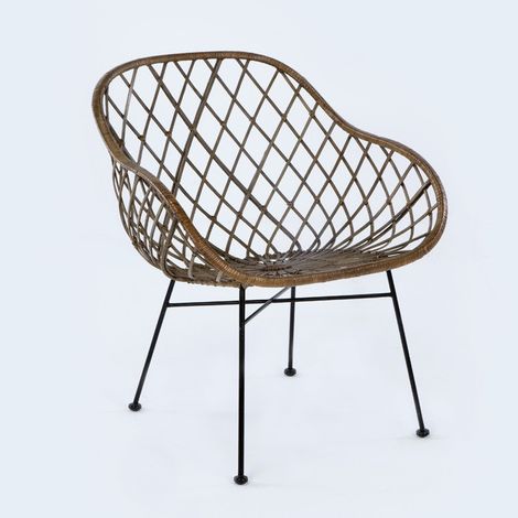 Chaise avec accoudoirs osier marron foncé et pieds métal noir Gael (1/2)