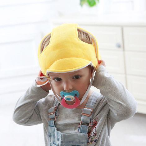 Verstellbarer, leichter und belüfteter Kinderschutzhelm mit Polsterung – Gelbes Modell (1/5)