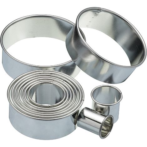 KitchenCraft Eleven Round Plain Pastry Cutters With Metal Storage Tin