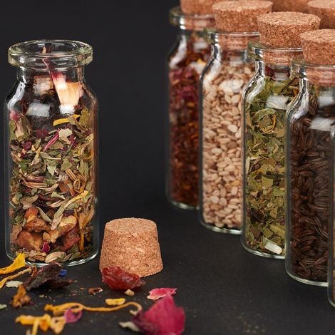 snack schalen Set aus 4 unterteilten Snack-Schalen aus Kunststoff, leichte Luxus-Obstplatten für Nüsse, Süßigkeiten Snacks, ideal für Picknicks, Hochzeiten, Geburtstage, Abschlussfeiern Feiertagspartys, Haselnusschnaps
