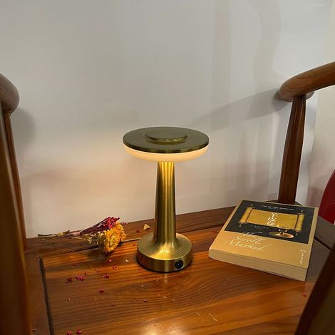 Lampe de table rétro en métal, lampe tactile rechargeable USB, lampe de chevet créative pour bar/KTV/hôtel/café, lampe de table en métal, taille 15, trois couleurs tactiles - rechargeable (1/5)