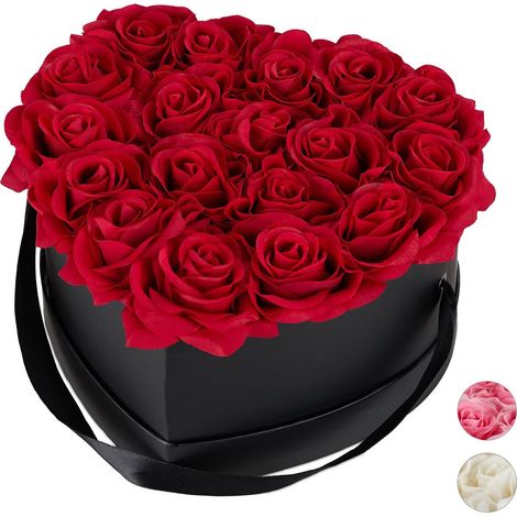 Caja de rosas negra en forma de corazón con 18 rosas
