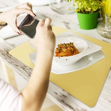 Set mit 4 Silikon-Tischsets, grün-gelb gestreift, abwaschbar, rutschfest, für Esstische, Restaurants und Küchen, 40 cm x 30 cm. (1/4)