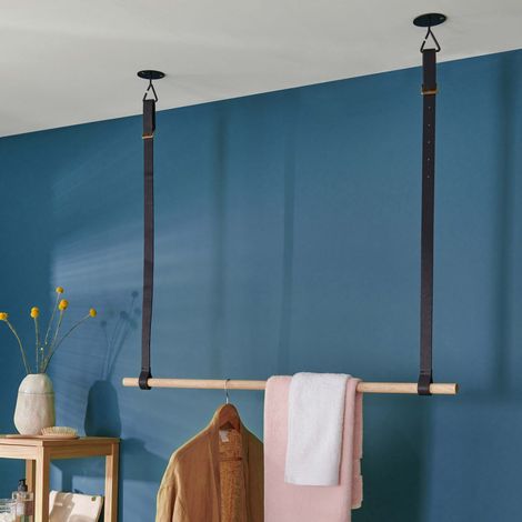 Viky Hängegarderobe aus Holz und Lederriemen