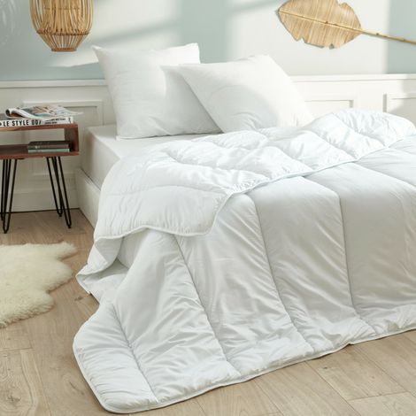 Couette Microfibre Douceur 240 x 220 cm – Anti-Acarien – 300 g/m² – Chaleur Confort – Fabriquée en France (1/4)