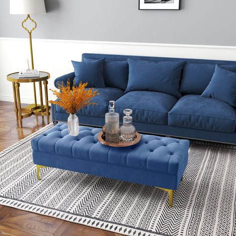 Pouf en velours bleu à piètement doré, 118x45x42 cm, assise confortable rembourrée pour salon, meuble lounge avec structure métal. (1/4)