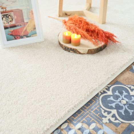 Tapis doux poils longs - Touch beige clair - Galon blanc coton - 140 x 200 cm (1/5)