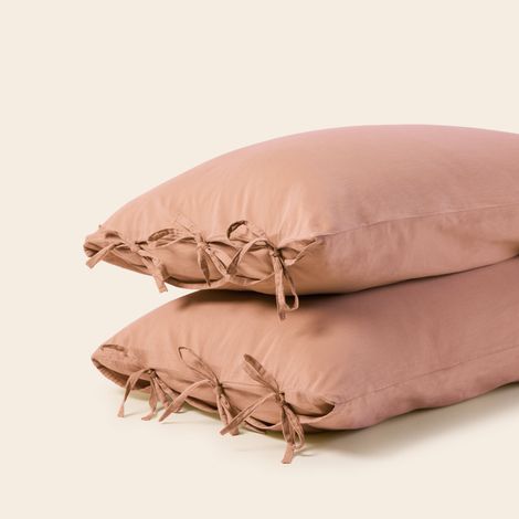 Lot de 2 taies d'oreiller en Satin de coton lavé uni à nouettes SATHEENE