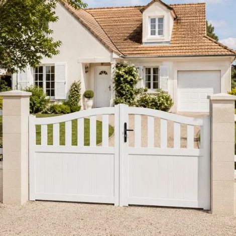 Portail battant manuel PVC blanc structure renforcée H 180 x L 350 cm HAMBOURG galbé