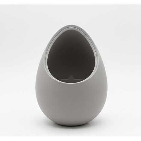 Un moderno vaso decorativo grigio a forma di nido per piante.
