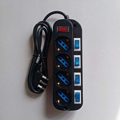 Multipresa nera da 4 posti universali con 5 interruttori cavo da 1,5mt (1/4)