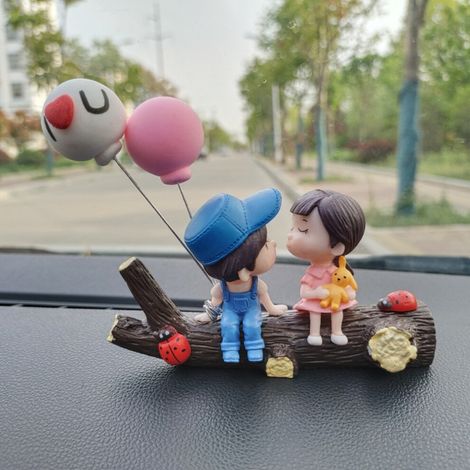 Adatte per affascinanti statuine di coppie che si baciano, perfette per cruscotti di auto, scrivanie d'ufficio o come elementi decorativi per la casa.