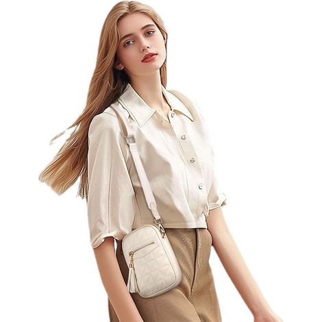 Petit sac bandoulière matelassé pour femme avec large ajustable et porte cartes téléphone. (1/5)