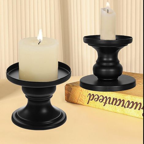 Bougeoirs en fer noir mat pour bougies piliers - Lot de 2 bougeoirs, supports en métal pour bougies piliers et coniques, décoration de table, cheminée, style campagnard. (1/5)