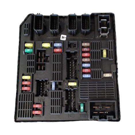 [PRODUIT D'OCCASION] Boite A Fusibles RENAULT Megane ♻️ Ref Oe. 284b69009r - Garantie à vie (1/5)