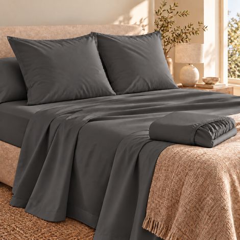 Ensemble literie 4 pièces – Drap plat 240 x 300 cm + drap housse 140x190 cm + 2 taies 63x63 cm – Percale 78 fils – Anthracite (1/5)