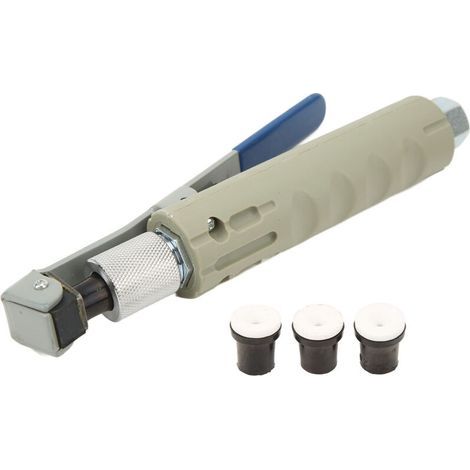 La tête de sablage, équipée de trois buses en céramique, permet d'éliminer les saletés abrasives et la rouille de diverses surfaces. (1/5)