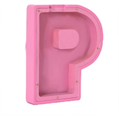 Tirelire simple en forme de lettre majuscule élégante et pratique idéale pour la fête des enfants. (1/4)