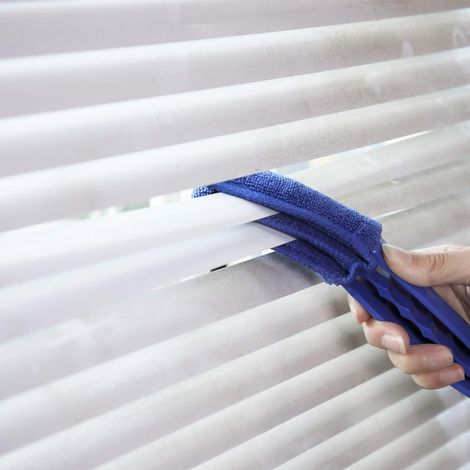 Brosse pour stores avec 5 capotes en microfibre, idéale pour stores et grilles de climatisation. (1/5)
