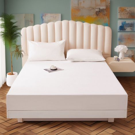 Parure de drap-housse (avec deux taies d'oreiller de 50 x 75 cm), en microfibre de polyester, adaptée aux matelas jusqu'à 30 cm d'épaisseur, 150 x 200 x 30 cm, blanche (1/4)