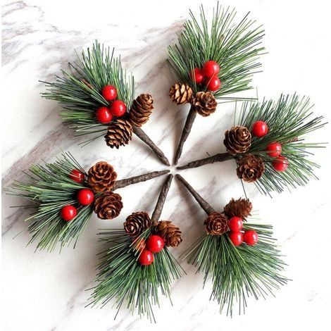 Pommes de Pin Baies de Noël Décoratives Aiguilles de Pin de Noël Baies Rouges Branches de Baies Branches de Sapin Tiges Artificis de Baies de Pomme de Pin Piques Pin Artificiel(10 Pièces) (1/3)