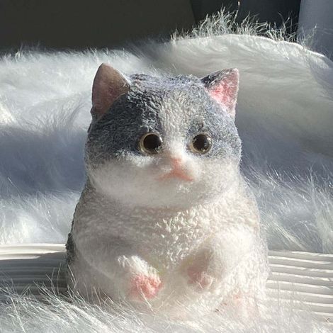Kitty - Stress Relief Ball - Plush Toy - 12.5 cm High - 10 cm Wide - Soft Texture - For Relaxation And Decoration - 1 Piece (1/5)