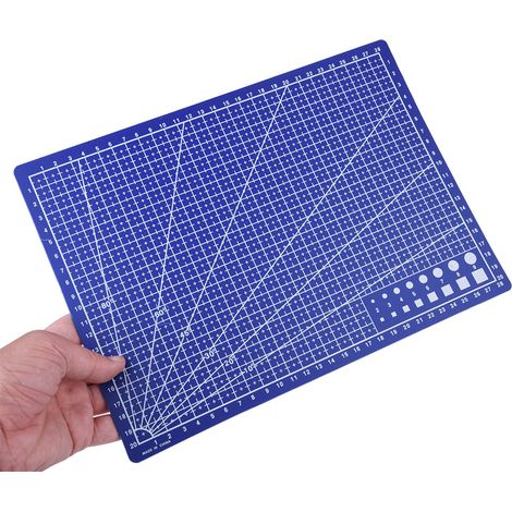 Planche de découpe A4 quadrillée pour patchwork, scrapbooking et travaux manuels (1/5)