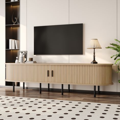 Elliptisches TV-Lowboard 170 cm – großes TV-Board aus MDF in natürlicher Holzoptik mit vertikal gerillten Schiebetüren, offenen Fächern und Metallfüßen