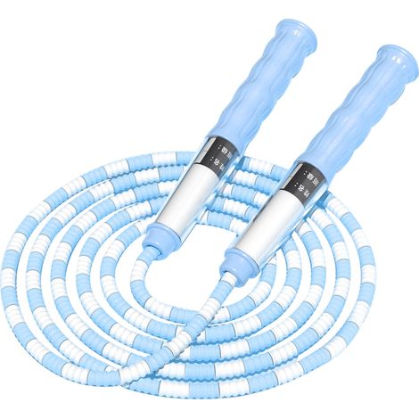 Corde à sauter ajustable bleue avec étiquette nominative, poignées antidérapantes gainées de motif souple, tube enveloppé idéal pour fitness et exercice des enfants. (1/5)