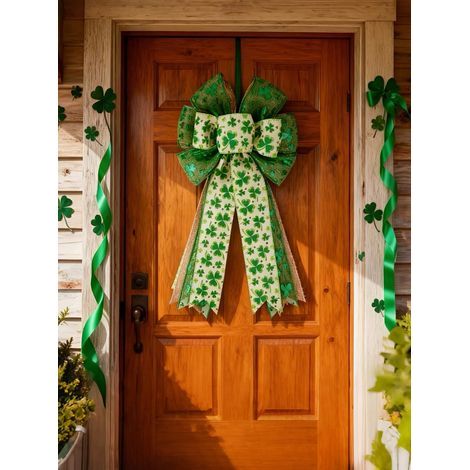 Schleifendekoration mit Kleeblattmuster zum St. Patrick's Day: Grüne und weiße, glänzende Schleife aus Band für Kränze, Bäume, Wände, Tische, als Geschenk zum irischen Feiertag (1/5)