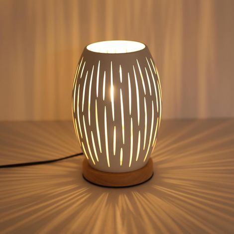 GOECO Lampada da Comodino E27, Lampada da Tavolo con Base in Legno e Paralume in Metallo Cavo, Lampada da scrivania Decorativa per Camera da Letto Bar Camera per Bambini Ristorante, Bianca (1/5)