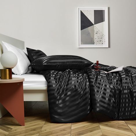 Parure de lit en satin rayé - 135 x 200 cm - Noir lisse - Soie brillante - Housse de couette avec fermeture éclair et taie d'oreiller de 80 x 80 cm (1/5)
