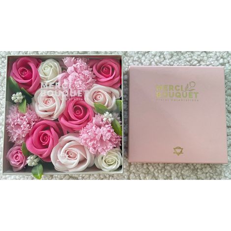 Boîte Carrée - Bénédictions de Bébé - Roses- Vendu par 1 (1/4)