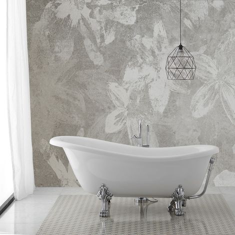 Freistehende Badewanne im klassischen Stil mit silbernen Füßen. (1/5)