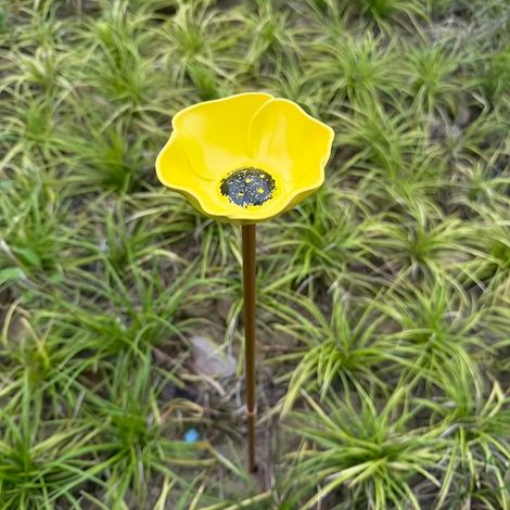 Abreuvoir pour oiseaux et pollinisateurs en métal jaune, piquet de jardin 60cm, fleur jaune, station d’eau pour abeilles, papillons et oiseaux, décoration extérieure lumineuse