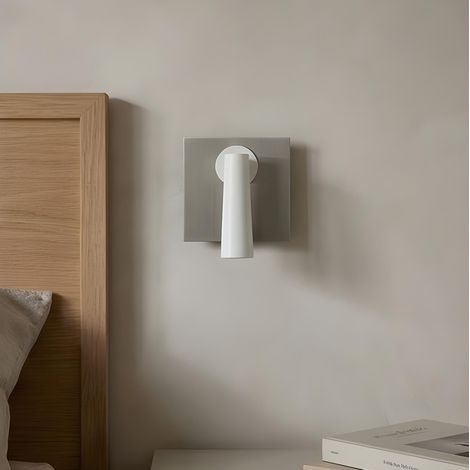 LedsC4 Gamma - Liseuse pour Tête de Lit LED 3.1W et 137lm avec Blanc Chaud 2700K. Diamètre 10.5cm. Structure en Aluminium. Coloris Argenté