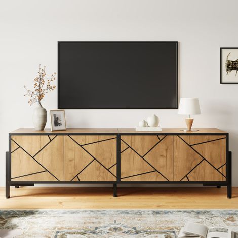 Meuble TV bas (153 x 40 x 50 cm) à quatre portes avec un motif géométrique contrasté peut accueillir des téléviseurs jusqu'à environ 65 pouces finition en tons de bois naturel rehaussée de lignes no (1/5)