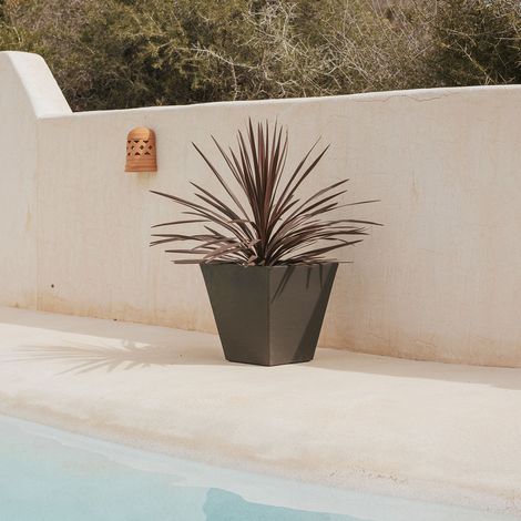 CAMOMILA RÚSTICA Macetero Cuadrado de Interior y Exterior Para Plantas y Flores Muy Resistente al Paso del Tiempo. Hecho de Polietileno en España - Negro