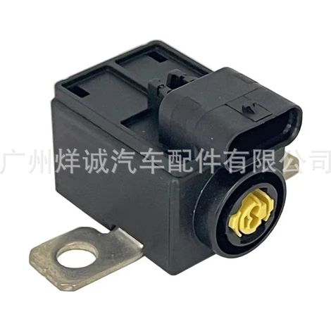 Overload protector for Mercedes-Benz car batteries, model A0009822904. (1/4)